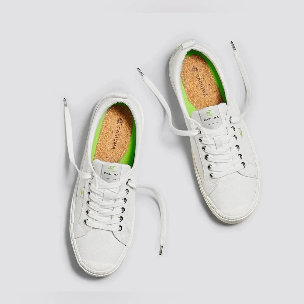 Cariuma white canvas unisex